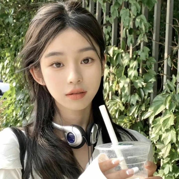 当红主播被曝抠图式演戏，前后半年直播间画面流出